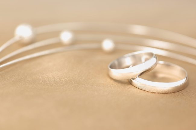 AdobeStock_12077620-1-scaled Silberne Eheringe