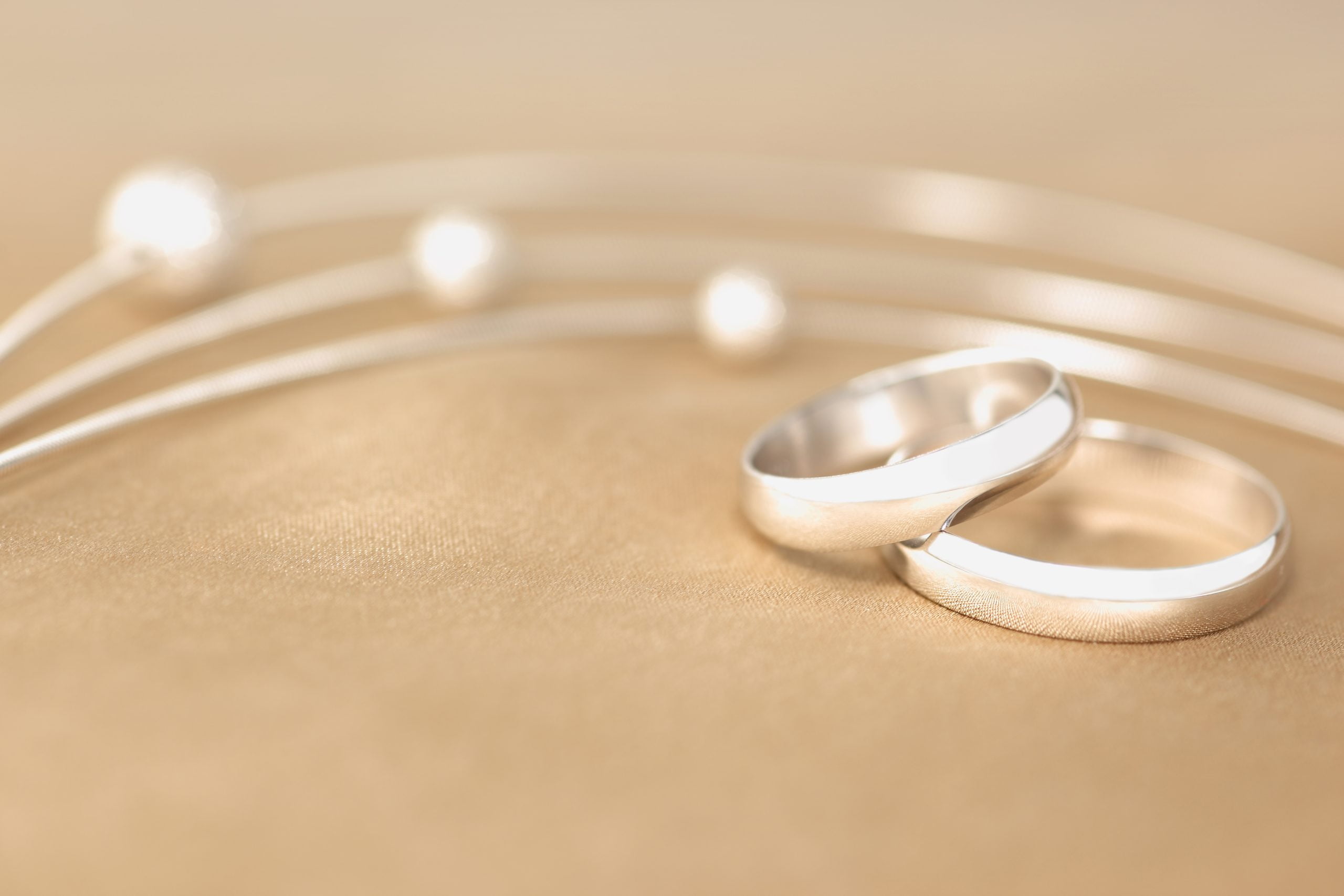 AdobeStock_12077620-1-scaled Silberne Eheringe