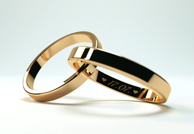 Juwelier-Barok-goldene-Ringe-Berlin Zwei Ringe, mit einer Gravur